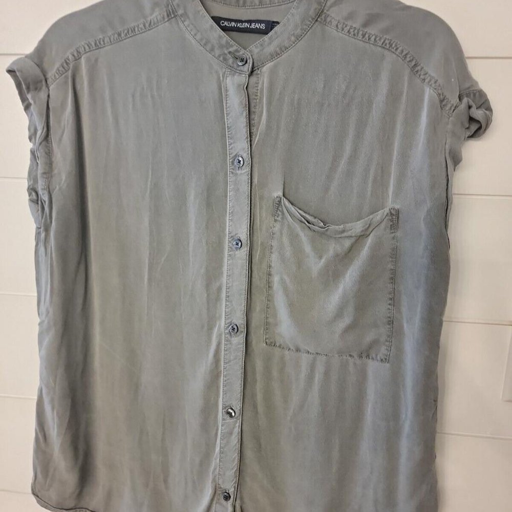 Calvin Klein sleeveless Gray Button Up shirt